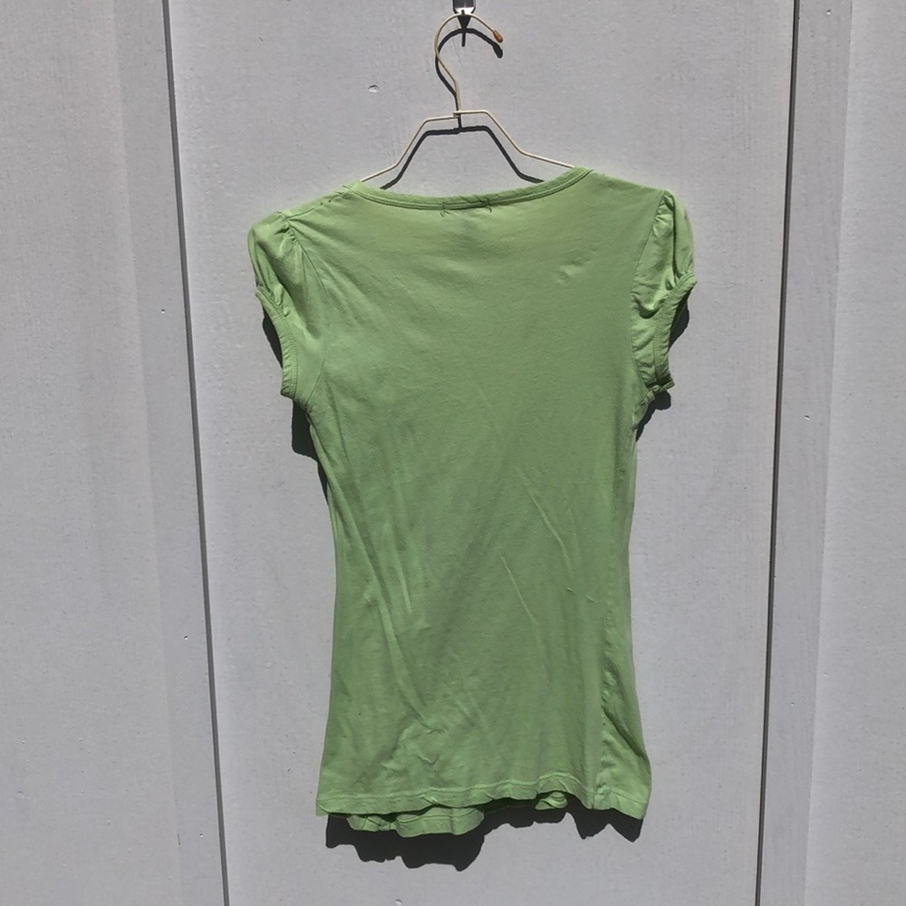 Cute green tee - Picture 2 of 2